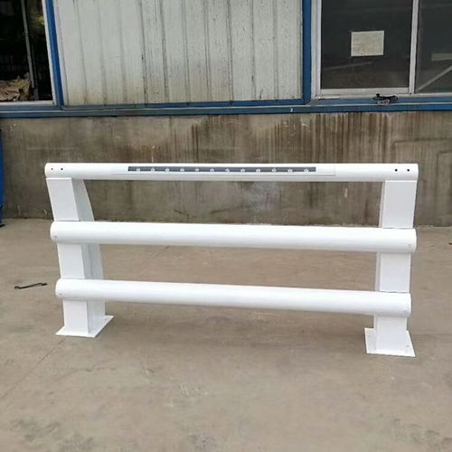 山东万三钢铁 以精工之质，铸就防撞栏杆安全防线