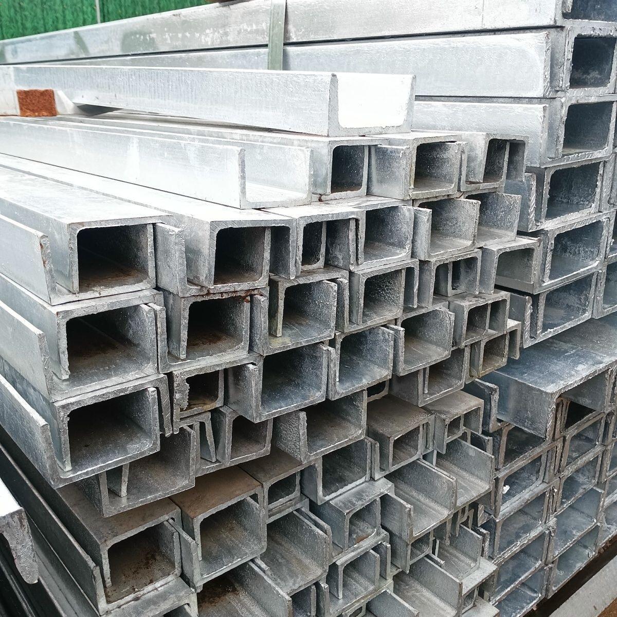 基本概念:槽钢是截面为凹槽形的长条钢材,属建造用和机械用碳素结构钢